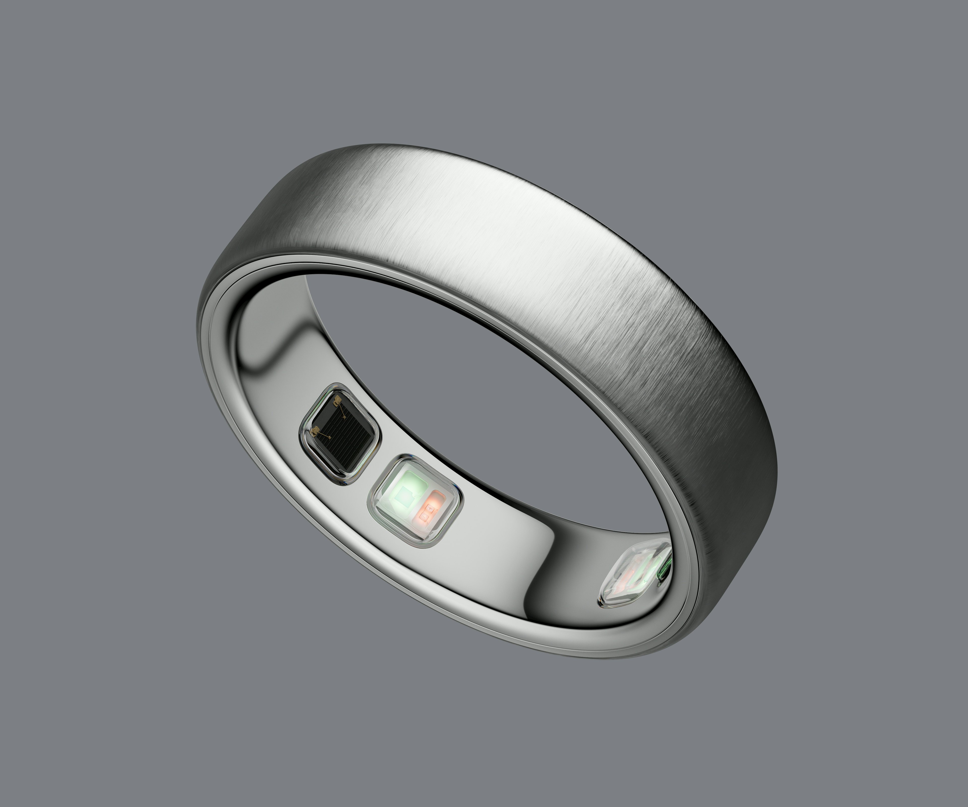 Brushed Silver 饰面的 Oura Ring 5，产品图片