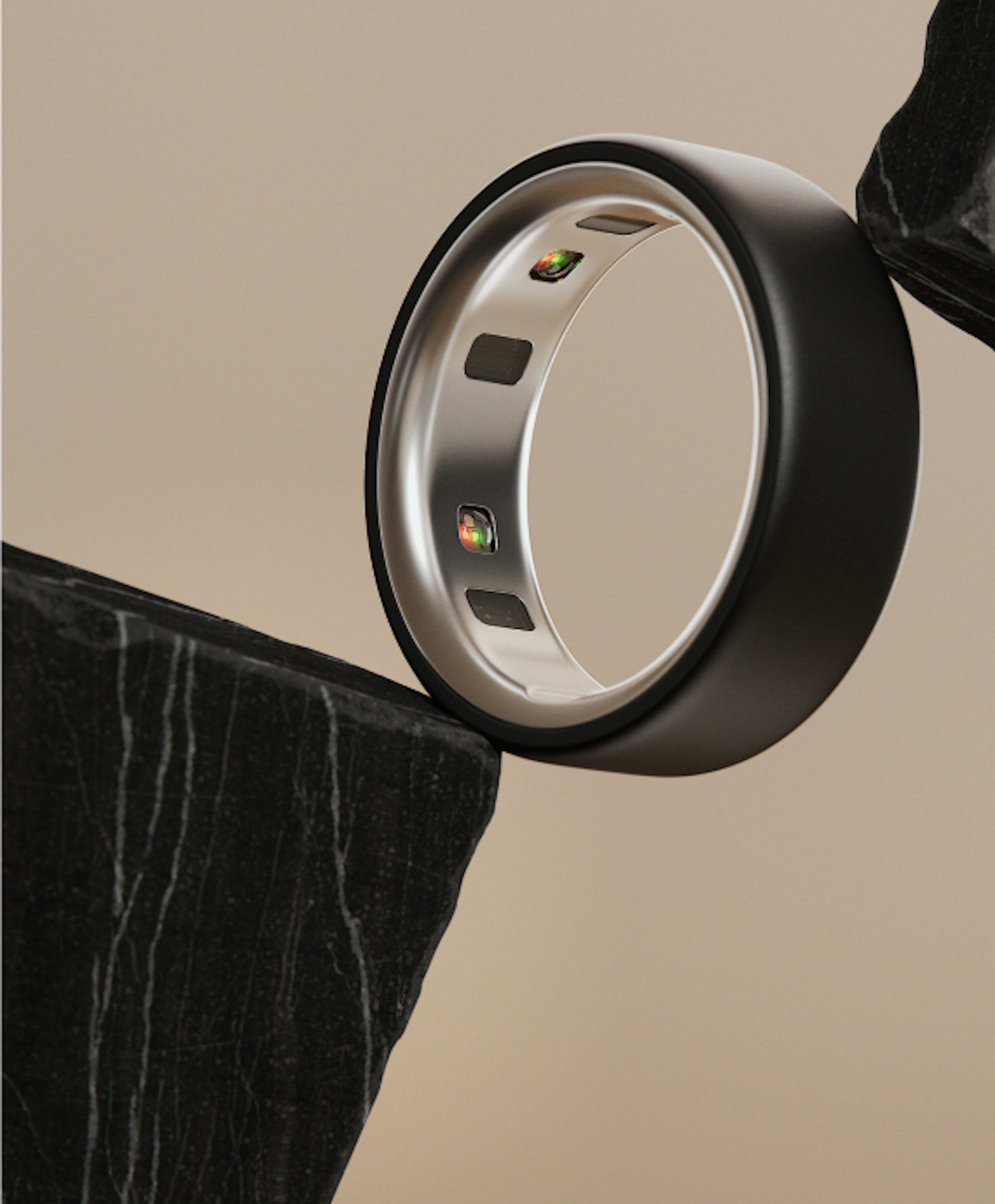 Horizon Stealth Oura Ring 位於碳基材料底座上,呈現其工藝