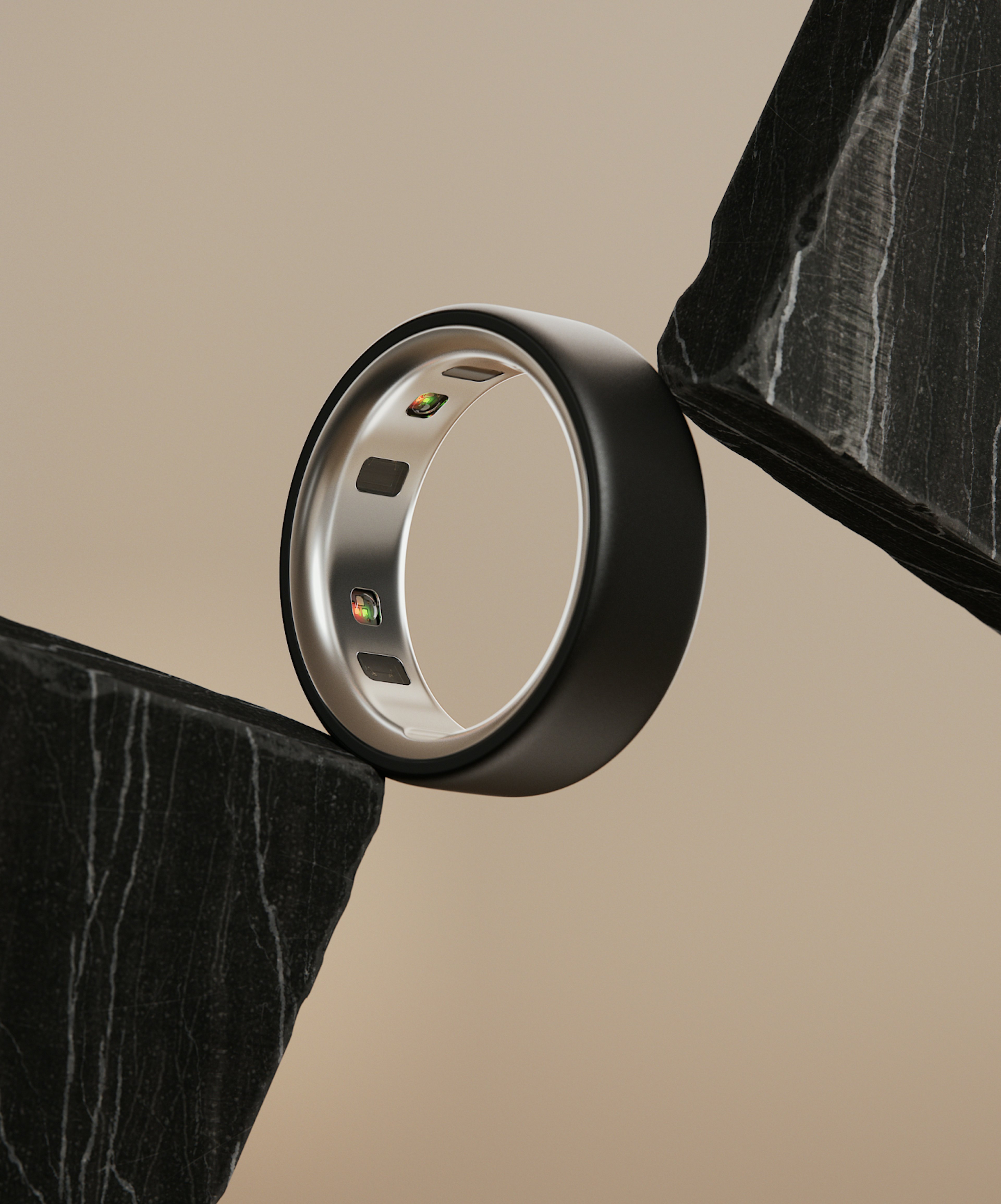 Horizon Stealth Oura Ring 位於碳基材料底座上,呈現其工藝